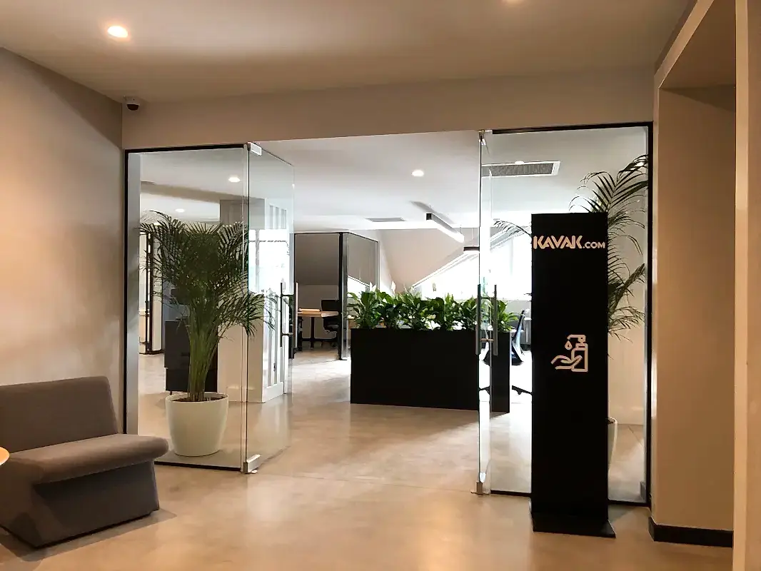 Hidrolik Cam Kapılı Ofis Bölme