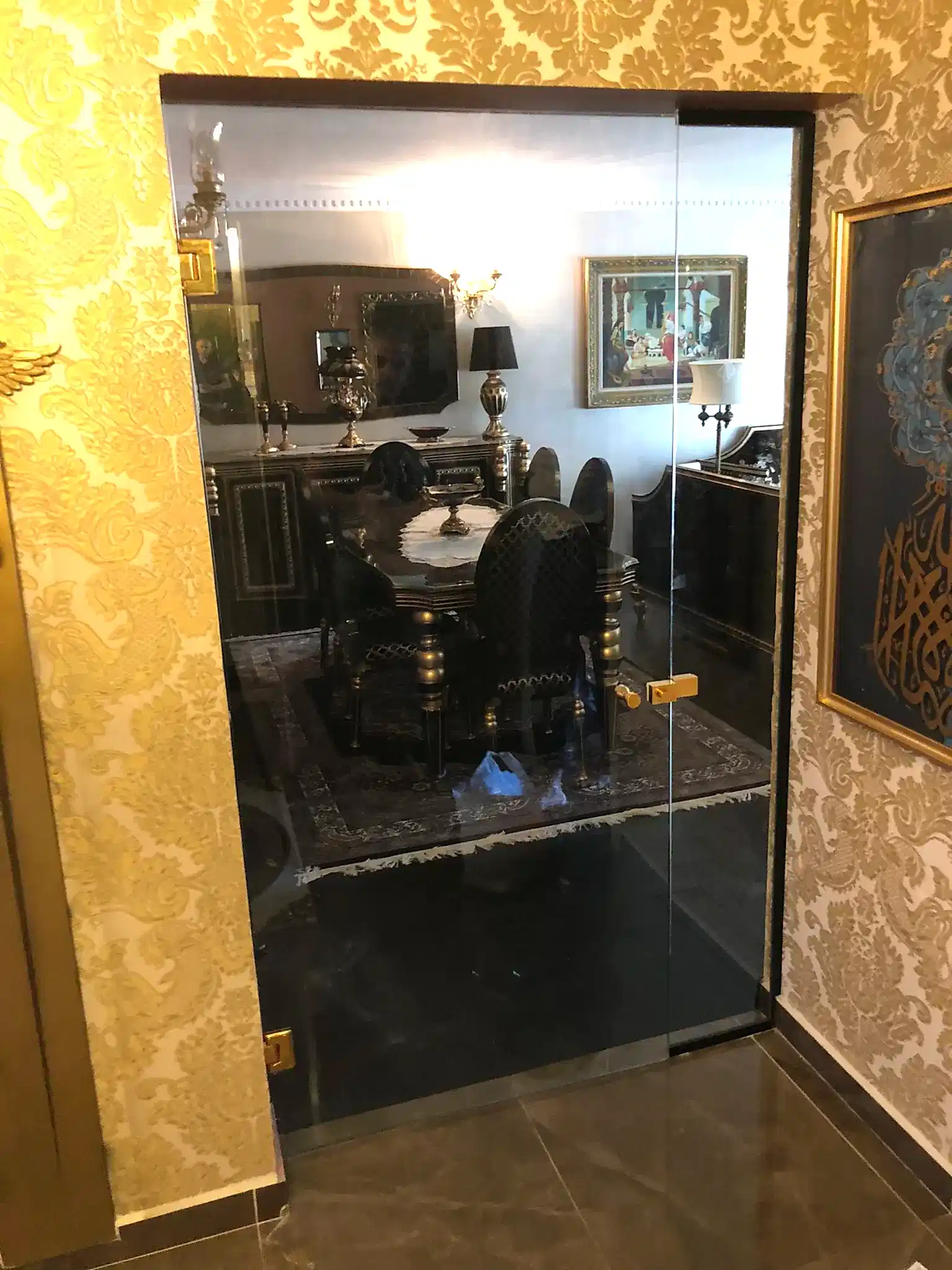 Paraduş Salon Kapısı