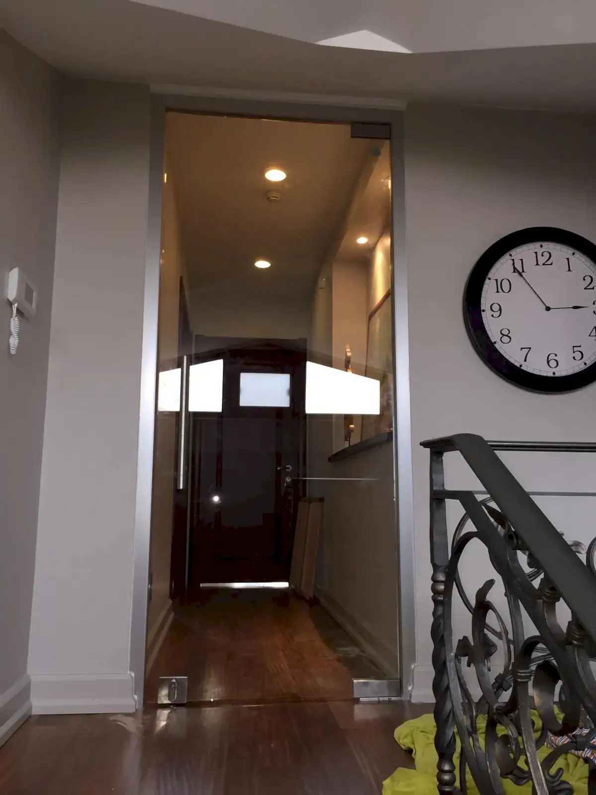 Kendinden Hidrolik Menteşeli Kasalı Cam Kapı