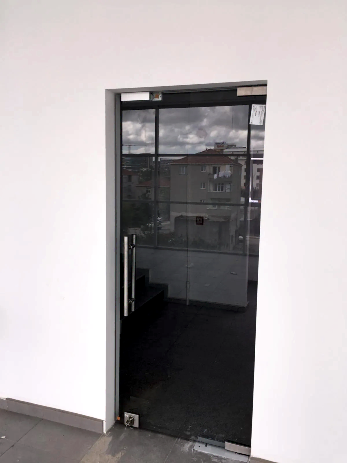 Manyetik Kilitli Geçiş Modüllü Cam Kapı